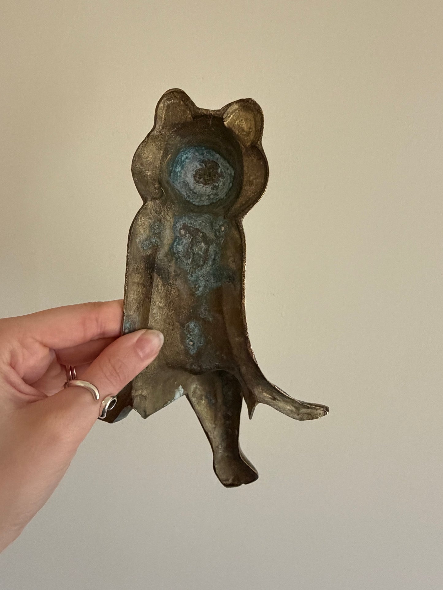 Vintage solid brass sitting frog