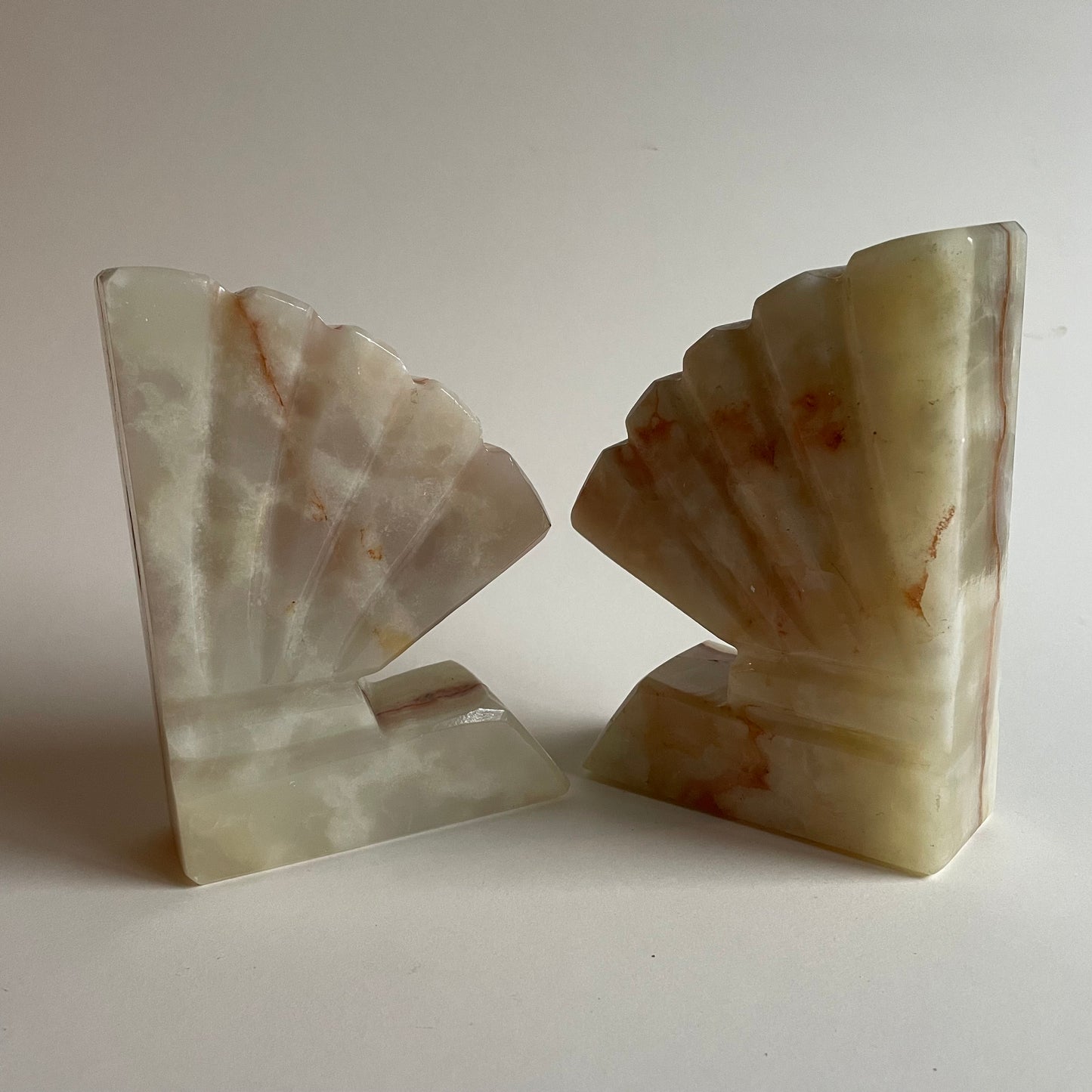 Shell onyx bookends