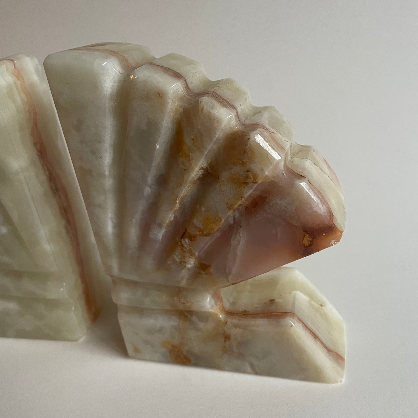 Shell onyx bookends