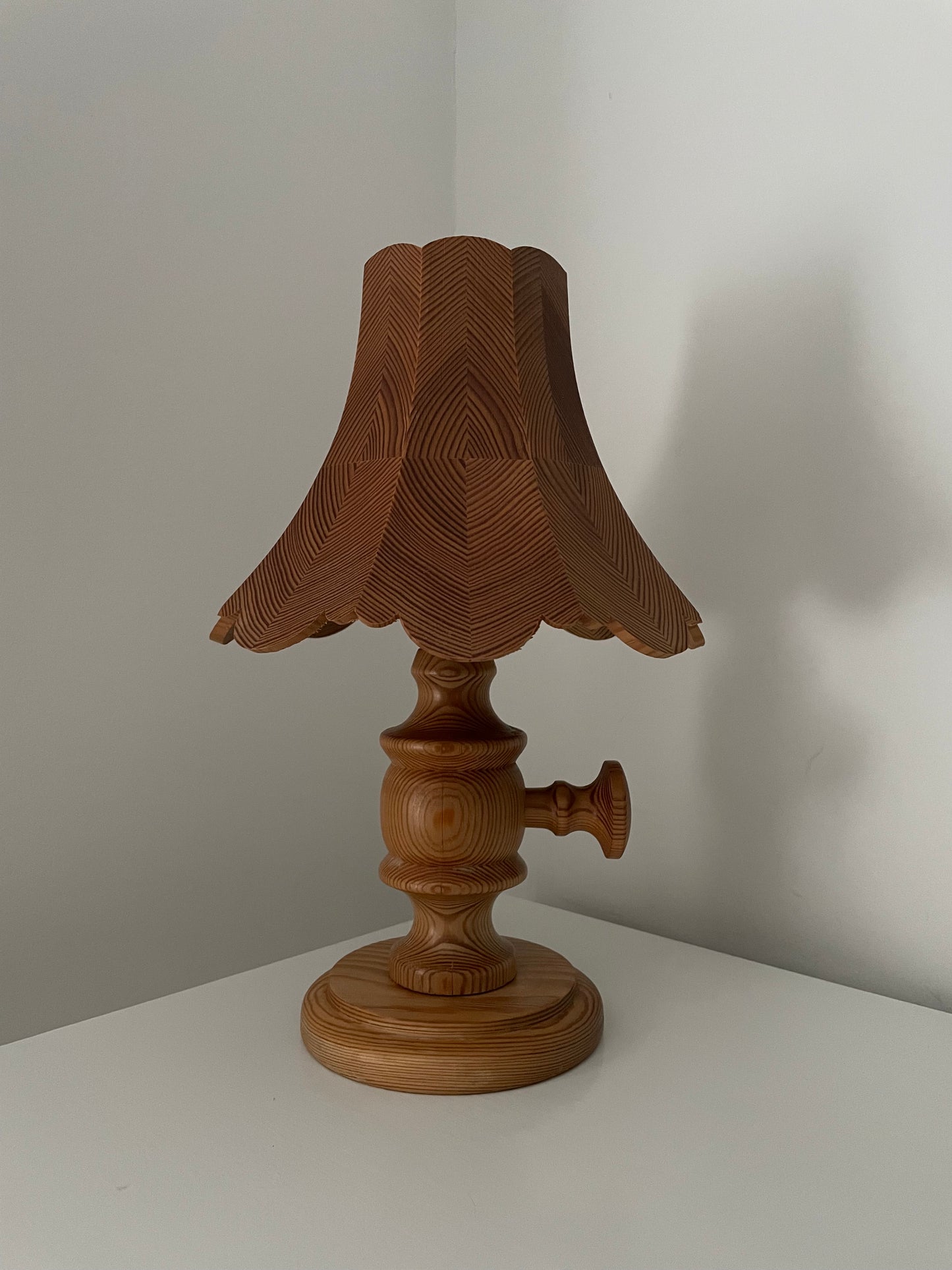 Pine wooden small lamp with scalloped edge