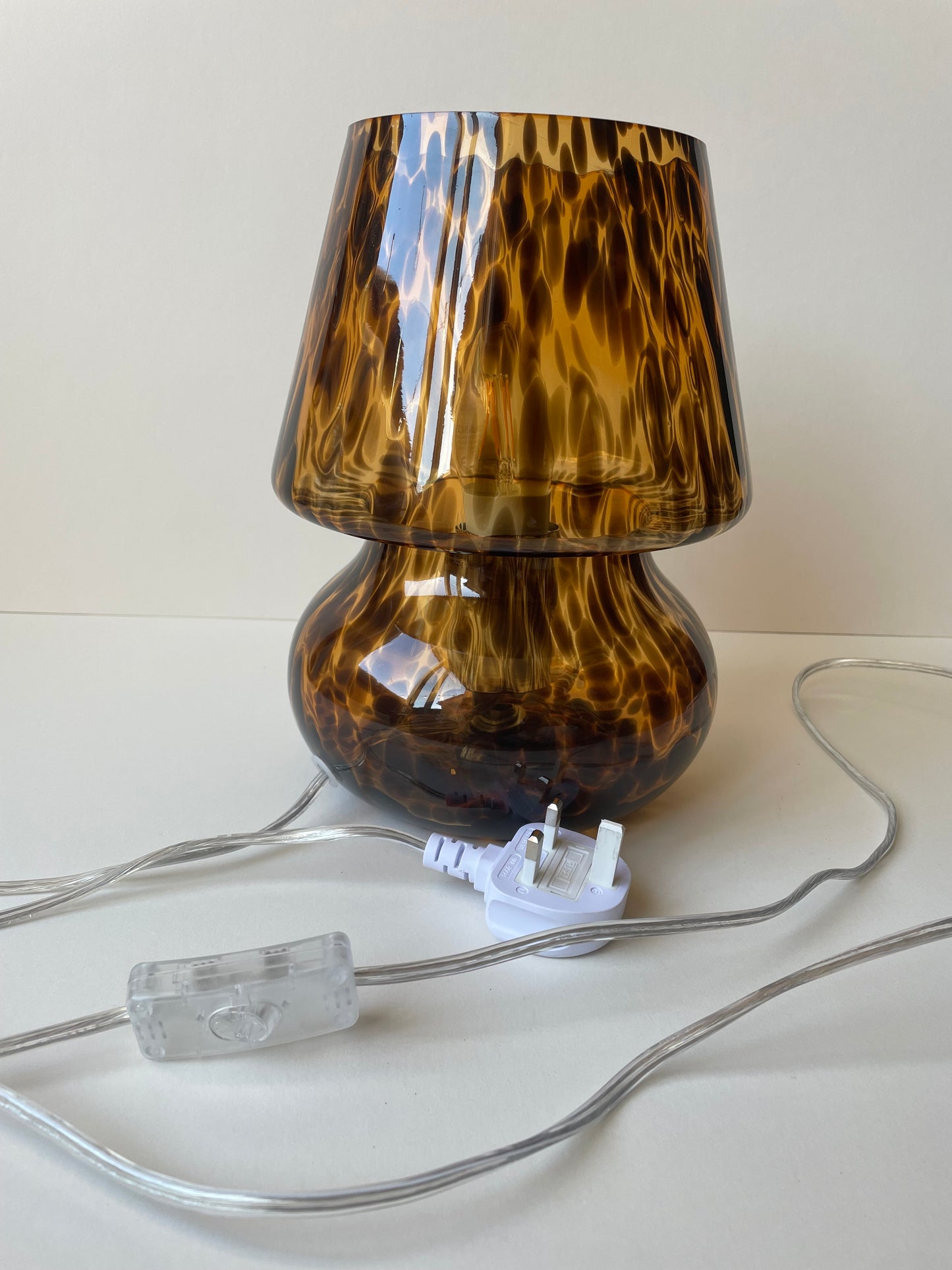 Mushroom lamp in a tortoise pattern