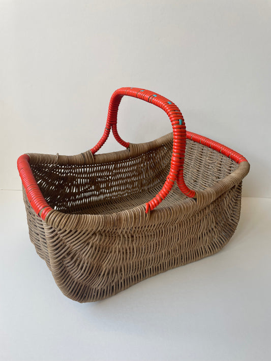 Wicker basket with red contrast handle