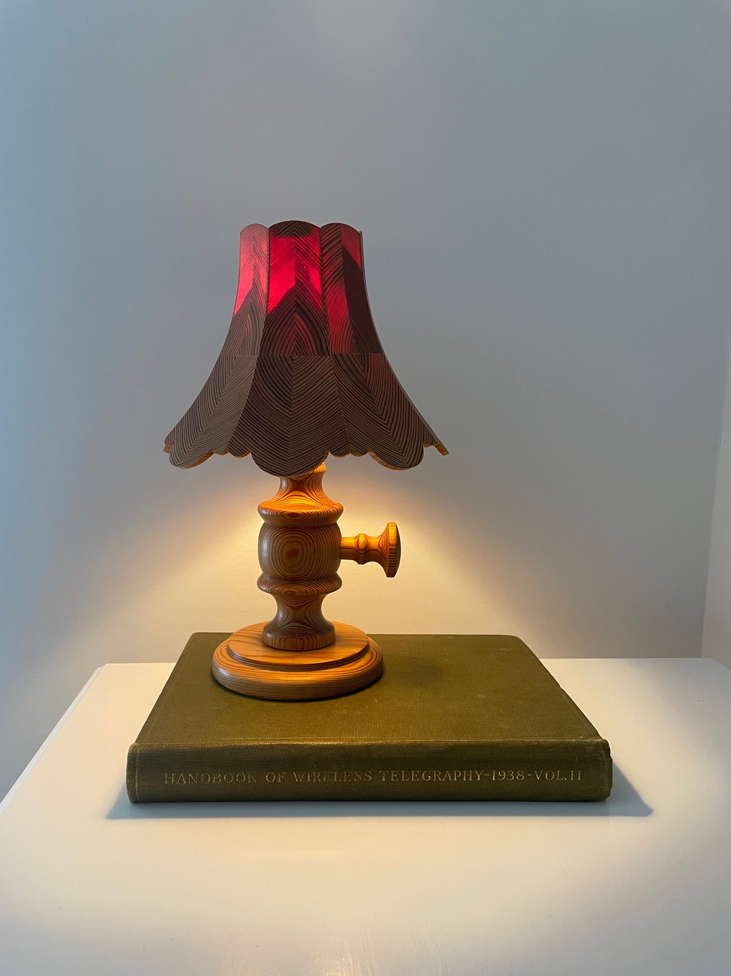 Pine wooden small lamp with scalloped edge