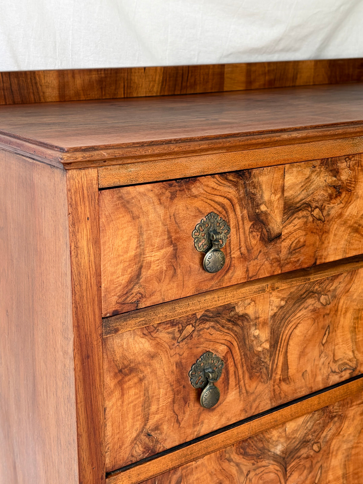 1930’s vintage burr walnut chest of drawers