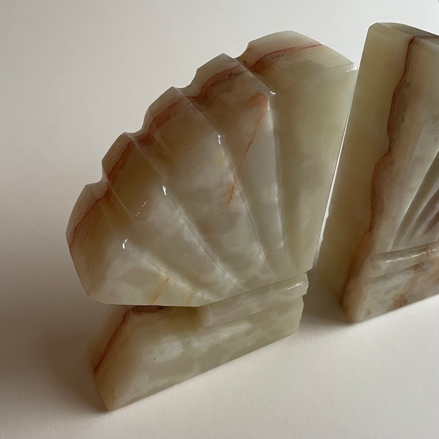 Shell onyx bookends