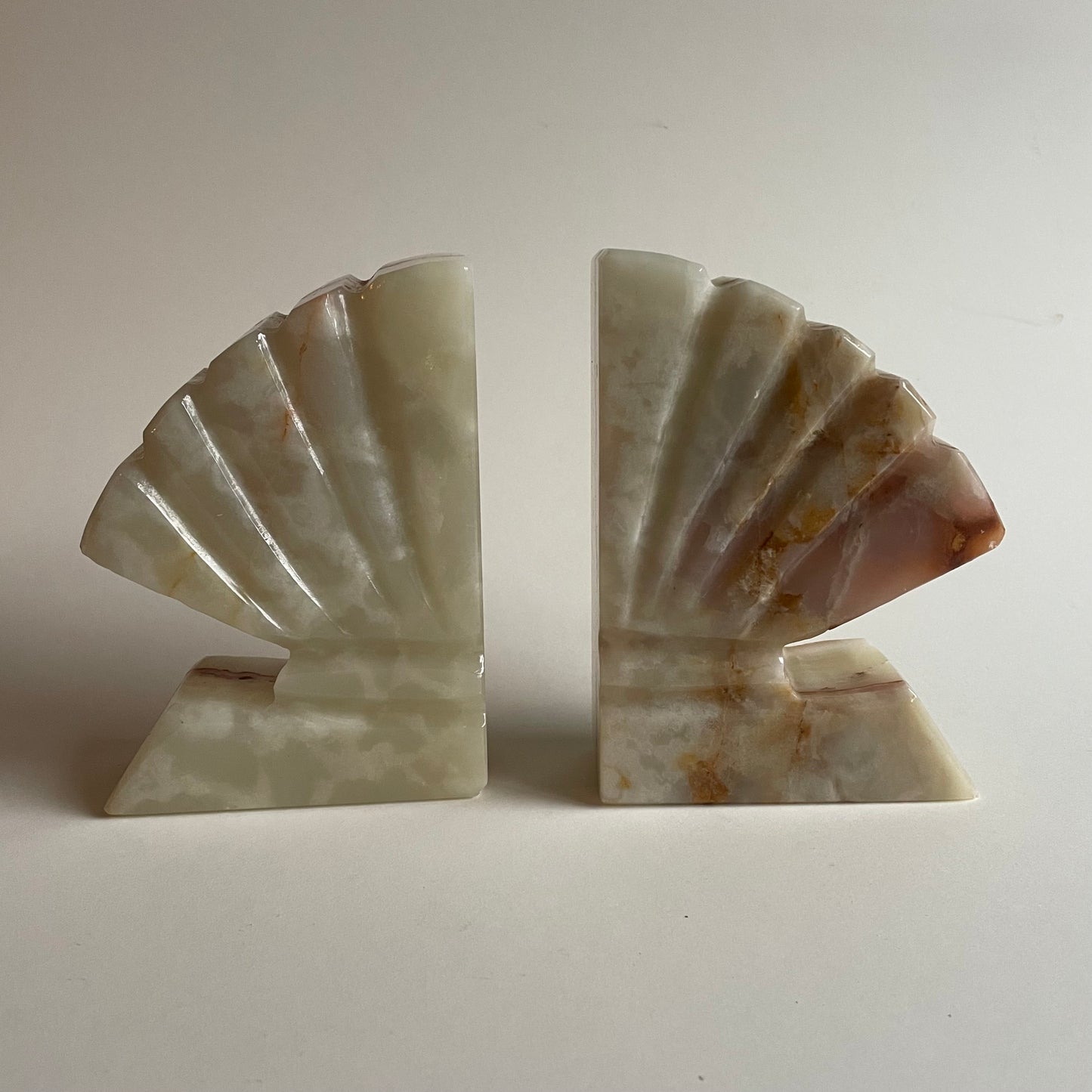 Shell onyx bookends