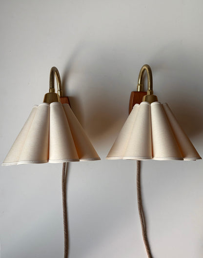 Pair of vintage wooden and brass gooseneck plug-in wall lights with scalloped shade