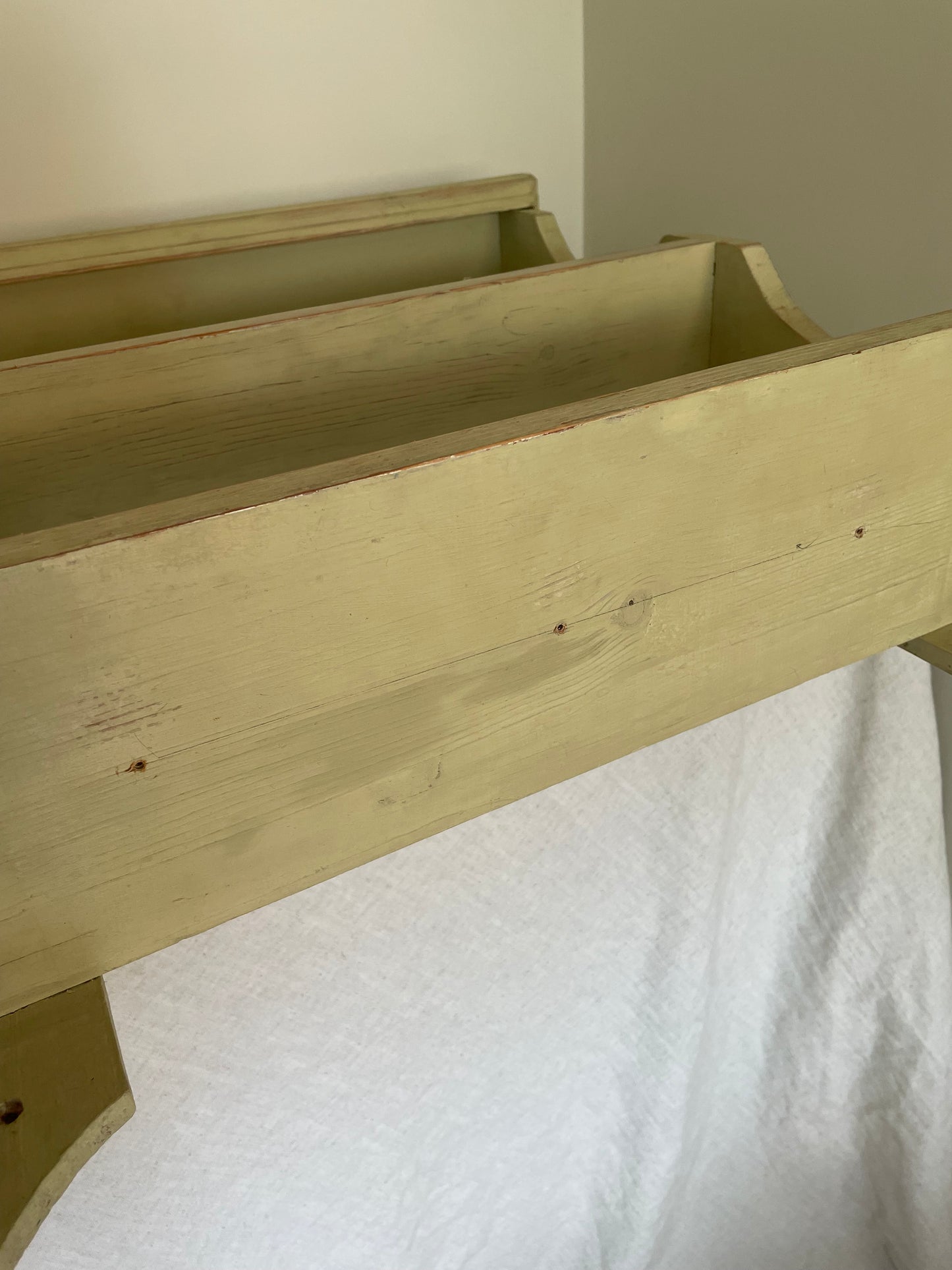 Vintage wooden scalloped rustic wall hung shelf unit