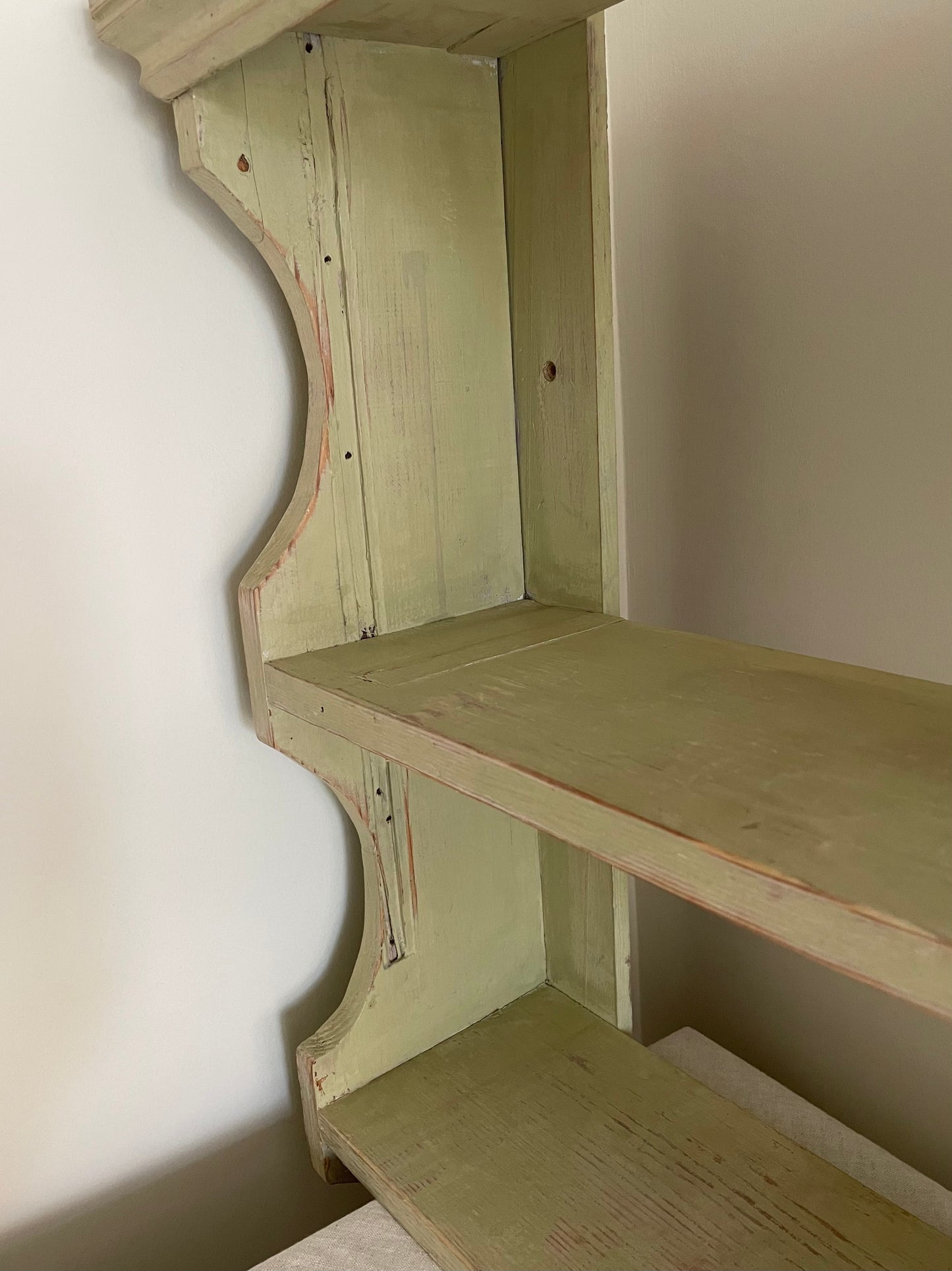 Vintage wooden scalloped rustic wall hung shelf unit