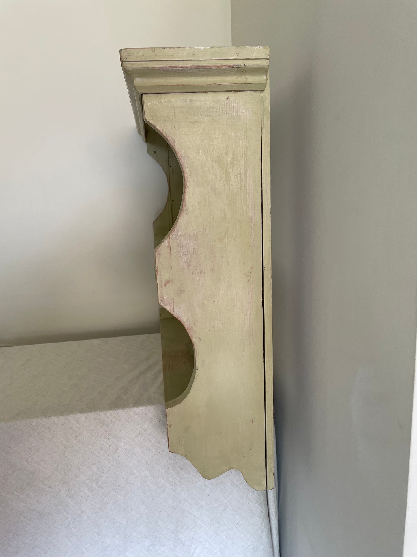 Vintage wooden scalloped rustic wall hung shelf unit