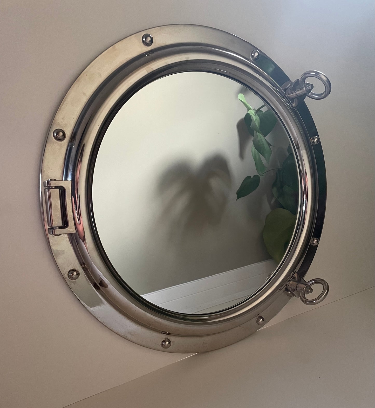 Chrome porthole mirror