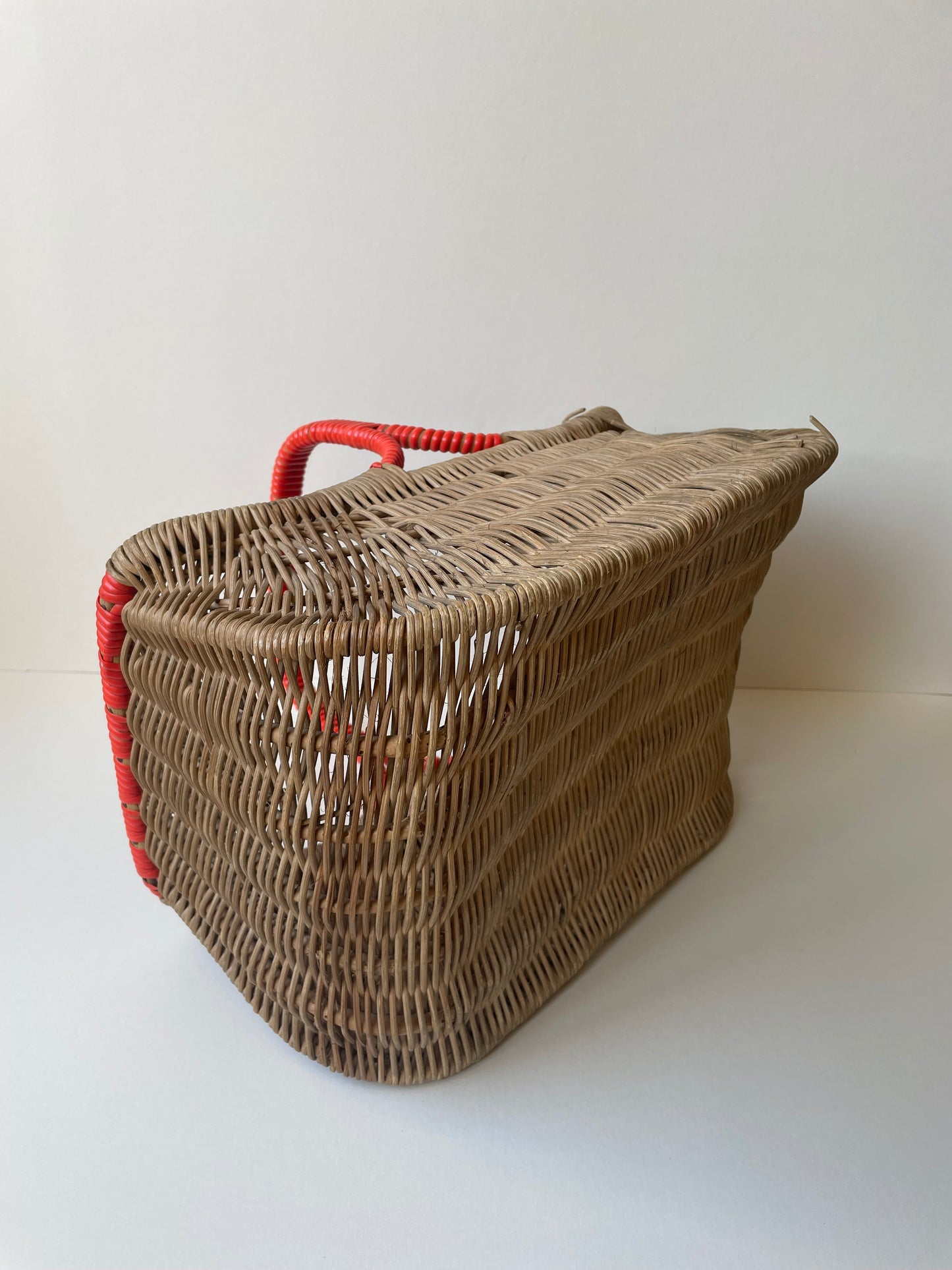 Wicker basket with red contrast handle