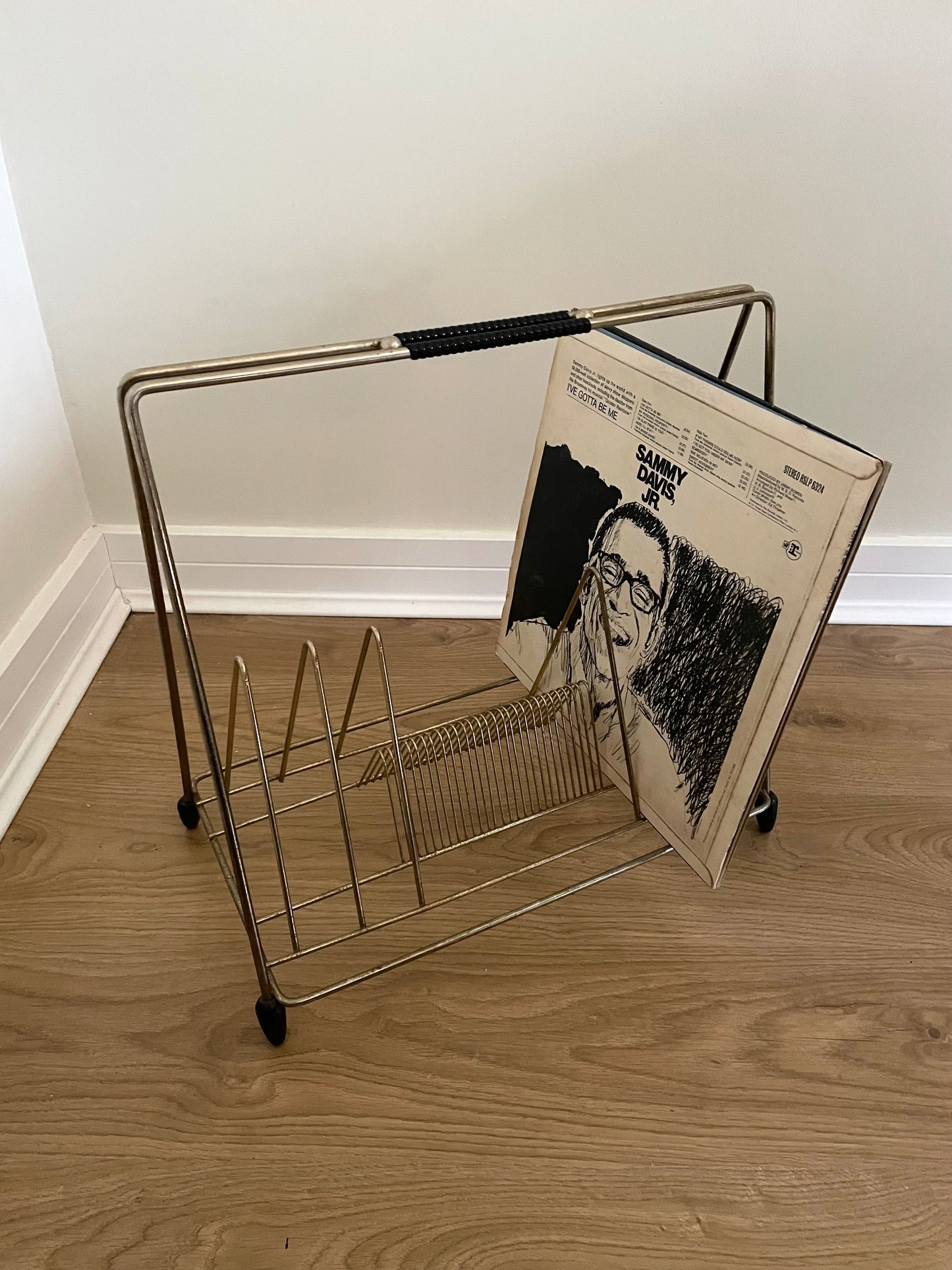 Vintage vinyl record holder for LPs and 45s